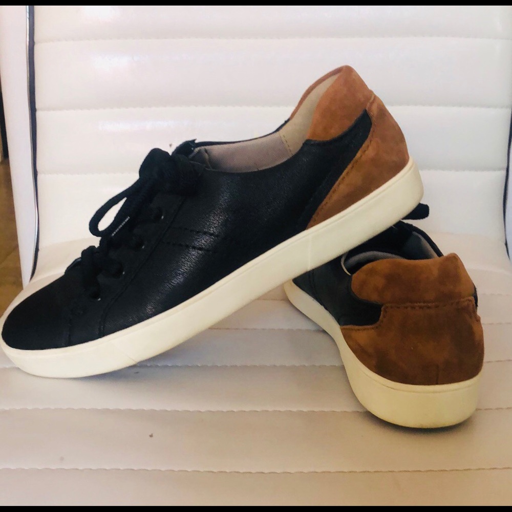 Naturalizer leather sneakers
